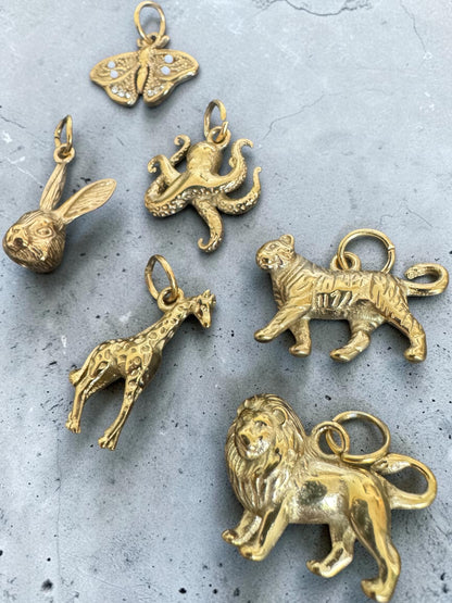 The Giraffe Charm